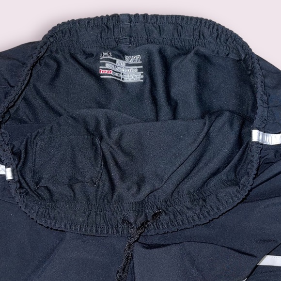 Under Armour Black Women’s Athletic Running Shorts Size Small - Picture 3 of 6